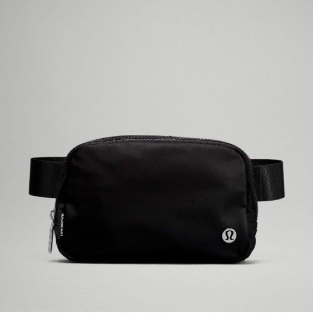 lululemon everywhere, belt bag, Black